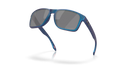 Koop de Oakley Holbrook XL Matte Cyan Blue Colorshift Prizm Black Polarized veilig en snel bij Revert 95 online of kom hem passen in de winkel in Haarlem.