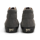 Bestel de Last Resort VM003 Suede HI Steel Grey Black veilig, gemakkelijk en snel bij Revert 95. Check onze website voor de gehele Last Resort AB collectie, of kom gezellig langs bij onze winkel in Haarlem.