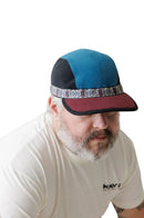KAVU Fleece Strapcap in de kleuren Natural en Portside, verkrijgbaar bij Revert 95 Haarlem