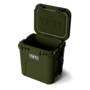 YETI Roadie 24 2.0 koelbox in de kleur Olive, driekwart aanzicht met open deksel