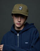 Obey Pigment Label 6 Panel Hat, cap van 100% cotton twill met pigment dye afwerking en geborduurd Obey label logo, verkrijgbaar in Black en Olive, one size, verkrijgbaar bij Revert 95 Haarlem