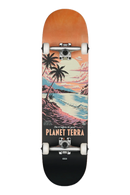 Globe G1 Visitation Terra Bay – skateboarddeck van 7-laags esdoorn met Visitation-graphic in aardse tinten en medium concave
