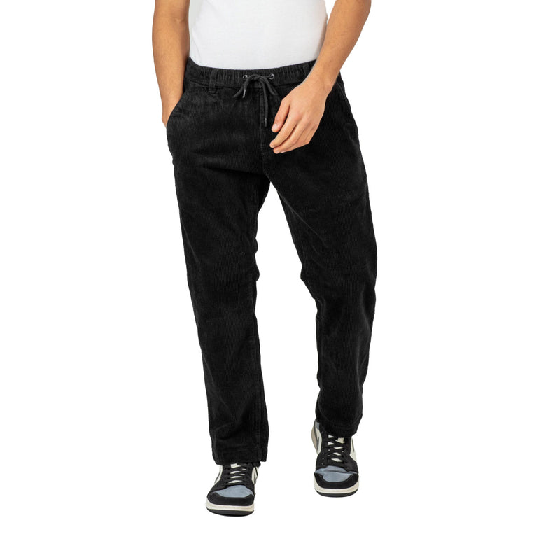 Bestel de Reell Denim Reflex Loose Chino Black Cord snel, gemakkelijk en veilig bij Revert 95. Check onze website voor de gehele Reell Denim collectie of kom gezellig langs bij onze winkel in Haarlem.