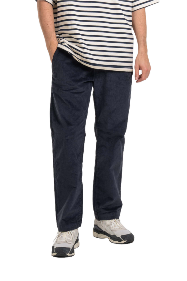 Reell Reflex Loose Chino Deep Navy Square Cord – loose fit chino van corduroy met elastische tailleband en deep navy kleur