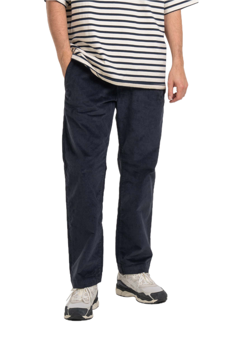 Reell Reflex Loose Chino Deep Navy Square Cord – loose fit chino van corduroy met elastische tailleband en deep navy kleur
