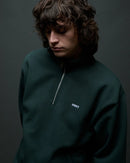 Obey Established Works Bold Mockneck Green Gables, heavyweight mockneck sweater van 58% katoen 42% polyester met doorlopende metalen rits en geborduurd logo, verkrijgbaar bij Revert 95 Haarlem