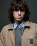 Obey Ledger Blouson Jacket Latte, gevoerd jack van 90% polyester 10% wol met metalen rits, welt zakken en elastische taille, relaxed fit, verkrijgbaar bij Revert 95 Haarlem