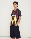 Obey Blurred Soccer Jersey Burnt Red Multi, sportief colorblock shirt van 100% polyester met rib V-hals kraag en Obey screen print, relaxed fit, maten S-XXL, verkrijgbaar bij Revert 95 Haarlem