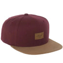 Reell Suede Cap, 80% cotton 20% suede 6-panel ball cap geïnspireerd op jaren 50 stijlen met flat suede rand aan klep kleur-geblokeerd design embossed Reell Script Logo Patch op voorkant en script logo flag snapback closure one size fits most, verkrijgbaar bij Revert 95 Haarlem