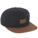 Reell Suede Cap, 80% cotton 20% suede 6-panel ball cap geïnspireerd op jaren 50 stijlen met flat suede rand aan klep kleur-geblokeerd design embossed Reell Script Logo Patch op voorkant en script logo flag snapback closure one size fits most, verkrijgbaar bij Revert 95 Haarlem