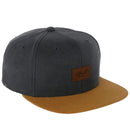 Reell Suede Cap, 80% cotton 20% suede 6-panel ball cap geïnspireerd op jaren 50 stijlen met flat suede rand aan klep kleur-geblokeerd design embossed Reell Script Logo Patch op voorkant en script logo flag snapback closure one size fits most, verkrijgbaar bij Revert 95 Haarlem