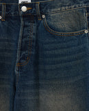 Obey Classic Baggy Denim Oil Stained Indigo, denim jeans van 100% cotton met shank button closure, button fly en 5-pocket styling, relaxed fit straight leg, taillemaatjes 28-38, verkrijgbaar bij Revert 95 Haarlem
