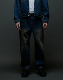 Obey Classic Baggy Denim Oil Stained Indigo, denim jeans van 100% cotton met shank button closure, button fly en 5-pocket styling, relaxed fit straight leg, taillemaatjes 28-38, verkrijgbaar bij Revert 95 Haarlem
