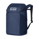 YETI Daytrip 20L Insulated Backpack in Classic Navy, geïsoleerde backpack koeler met ColdCell Flex Insulation leakproof liner easy-open zipper padded shoulder straps zippered lid pocket front stash pocket dual side pockets 33 blikjes capaciteit compatible met YETI Ice Sheets en Food Storage, verkrijgbaar bij Revert 95 Haarlem