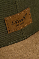Reell Suede Cap, 80% cotton 20% suede 6-panel ball cap geïnspireerd op jaren 50 stijlen met flat suede rand aan klep kleur-geblokeerd design embossed Reell Script Logo Patch op voorkant en script logo flag snapback closure one size fits most, verkrijgbaar bij Revert 95 Haarlem