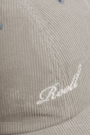 Reell Single Script Cap, 6-panel snapback met curved peak embroidered Reell script logo op voorkant embroidered ventilation eyelets en adjustable snapback closure verkrijgbaar in Black Cord Blue Grey Cord Blue Steel en Vintage Burgundy Cord, verkrijgbaar bij Revert 95 Haarlem