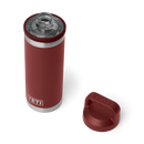 YETI Rambler Bottle Chug Cap Stag Red, roestvrijstalen fles met 100% lekvrije Chug Cap en dubbelwandige vacuümisolatie, verkrijgbaar in 18 oz en 26 oz, verkrijgbaar bij Revert 95 Haarlem