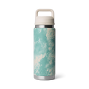 YETI Rambler 26 oz Bottle in Sea View Seafoam Pattern 769 ml, 18/8 roestvrij staal double-wall vacuum insulated bottle met Chug Cap TripleHaul handle shatter-resistant spout wide mouth DuraCoat gemarmerd seafoam patroon No Sweat design vaatwasserbestendig BPA vrij 5 jaar garantie, verkrijgbaar bij Revert 95 Haarlem