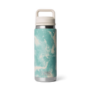 YETI Rambler 26 oz Bottle in Sea View Seafoam Pattern 769 ml, 18/8 roestvrij staal double-wall vacuum insulated bottle met Chug Cap TripleHaul handle shatter-resistant spout wide mouth DuraCoat gemarmerd seafoam patroon No Sweat design vaatwasserbestendig BPA vrij 5 jaar garantie, verkrijgbaar bij Revert 95 Haarlem