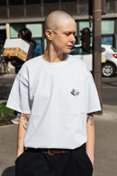 Magenta Skateboards Yin Tee, 100% katoen regular fit T-shirt met abstract yin-yang geïnspireerde Yin graphic van Soy Panday verkrijgbaar in White en Black, verkrijgbaar bij Revert 95 Haarlem