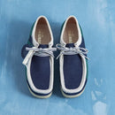 Clarks Originals Wallabee in Blue/Green Stripe met gestreept suède bovenwerk, handgenaaide apron seam en natuurlijke pebble crêpezool, verkrijgbaar bij Revert 95 Haarlem