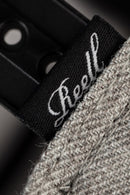 Reell Suede Cap, 80% cotton 20% suede 6-panel ball cap geïnspireerd op jaren 50 stijlen met flat suede rand aan klep kleur-geblokeerd design embossed Reell Script Logo Patch op voorkant en script logo flag snapback closure one size fits most, verkrijgbaar bij Revert 95 Haarlem