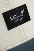 Reell Pitchout Cap, relaxed 6-panel snapback met curved peak embroidered Reell logo op voorkant en adjustable snapback closure one size fits most, verkrijgbaar bij Revert 95 Haarlem