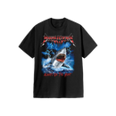 html<h1>Dark Seas Tidal Terror Heavyweight T-Shirt Black</h1>

<p>Dark Seas Division is een Californisch surf en skate lifestyle merk gebouwd op nautische grit en kustcultuur. De Tidal Terror Heavyweight T-Shirt is hun meest uitgesproken graphic tee: een zwaar 100% katoenen shirt met een kleurrijke haaienprint op de voorkant en een backprint — een directe knipoog naar de klassieke Jaws poster energie die past bij de donkere, maritieme identiteit van Dark Seas. In Black de meest directe colorway die de graph
