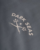 Dark Seas Bimini UV Hooded Long Sleeve Shirt in Storm, 96% poly 4% spandex UV sunshirt met ingebouwde face gaiter geperforeerde ventilatiepanelen duimgaten en flat lock naden, verkrijgbaar in Storm en Sage bij Revert 95 Haarlem