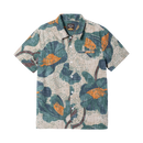 Dark Seas Bloom Tee Aloe, relaxed fit t-shirt van 100% cotton met graphic op linkerborst en achterkant, ribbed crew hals, verkrijgbaar bij Revert 95 Haarlem