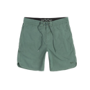 Dark Seas Go-To Boardshort 18 inch in Green, slack fit 4-way stretch pigment garment dyed boardshort van 51% katoen 45% polyester met scalloped hem side seam pockets en patch achterzak, verkrijgbaar bij Revert 95 Haarlem
