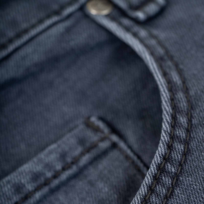 Koop de Reell Solid Vulcan Grey Cord veilig  en snel bij Revert 95 online of kom hem checken in de winkel in Haarlem.