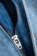 Reell Bolt Short in Light Blue Wash, loose regular fit denimshort van biologisch en gerecycled katoen met five-pocket constructie en vegan leren backpatch, verkrijgbaar bij Revert 95 Haarlem