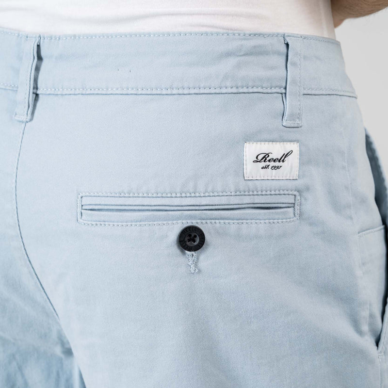 Bestel de Reell Denim Flex Grip Chino Short Soft Blue snel, gemakkelijk en veilig bij Revert 95. Bekijk onze website voor de hele Reell Denim collectie.