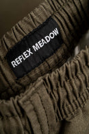 Reell Reflex Meadow broek in Flat White Ripstop, oversized chino-geïnspireerde broek van lichtgewicht ripstop met laag kruis en elastische tailleband, verkrijgbaar bij Revert 95 Haarlem