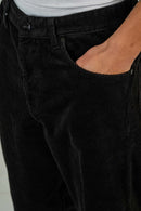 Reell Solid Black Cord – straight fit corduroy broek in zwart met ribstructuur en klassiek 5-pocket design