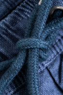Reell Reflex Easy Short in Superior Navy, 80% katoen 16% polyester 4% elastan Flex-stof short met elastische koordtaille opgestikte achterzakken en subtiele Reell branding in diepe marineblauwe kleur, verkrijgbaar bij Revert 95 Haarlem
