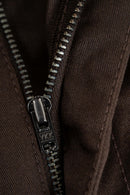 Reell Loose Flex Chino Short PC in Chocolate Brown, 56% katoen 42% polyester 2% elastaan Flex Twill losse rechte chino short met lage kruisnaad verborgen YKK zip-fly zijzakken achterzakken en riemlussen in warme bruine kleur, verkrijgbaar bij Revert 95 Haarlem