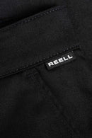 Reell Loose Flex Chino Short PC in Deep Black, loose fit knielengte short met chino-details, verkrijgbaar bij Revert 95 Haarlem