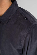 Reell Strike Shirt Baby Cord in de kleur Dark Grey, verkrijgbaar bij Revert 95 Haarlem