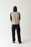 Kavu Teannaway Fleece Hoodie in Blackened Oak, detail knoopsluiting