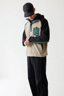 Kavu Teannaway Fleece Hoodie in Blackened Oak, detail capuchon