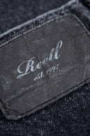 Reell Solid Short in Zero's Stone Black, relaxed fit denimshort van 100% katoen met stone black wassing en klassiek 5-pocket design, verkrijgbaar bij Revert 95 Haarlem