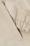 Reell Coach Jacket in Taupe, lichtgewicht waterafstotende nylon windbreaker in klassiek coach jacket silhouet met mesh voering en matte afwerking, verkrijgbaar bij Revert 95 Haarlem