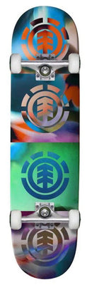 Element Quadrant Flowers Complete skateboard 8.0 inch met kleurrijke bloemenillustratie, 5.25 inch Raw Element trucks, 52mm/99A wielen en ABEC 5 lagers, volledig gemonteerd en direct rijklaar, verkrijgbaar bij Revert 95 Haarlem