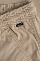 Reell Reflex Original Light Weight broek, lichtgewicht Flex Twill tapered fit met vijf-pocket design en elasticated drawstring waistband verkrijgbaar in Light Olive en Deep Black, verkrijgbaar bij Revert 95 Haarlem
