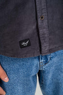 Reell Strike Shirt Baby Cord in de kleur Dark Grey, verkrijgbaar bij Revert 95 Haarlem