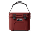 YETI Roadie 15 Cool Box Stag Red, compacte harde koelbox met RockSolid constructie, PermaFrost isolatie en QuickLatch sluiting, verkrijgbaar bij Revert 95 Haarlem