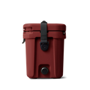 YETI Roadie 15 Cool Box Stag Red, compacte harde koelbox met RockSolid constructie, PermaFrost isolatie en QuickLatch sluiting, verkrijgbaar bij Revert 95 Haarlem