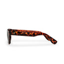 CHPO Brand Tone zonnebril in Turtle Brown met groene glazen, 100% gerecycled plastic unisex zonnebril met UV400 Cat 3 bescherming vernoemd naar de Point Break en Red Hot Chili Peppers jaren 90 energie, verkrijgbaar bij Revert 95 Haarlem